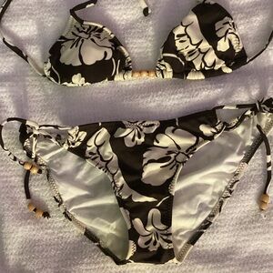 Roxy Black and Off-White Floral Bikini - EUC and Sexy!
